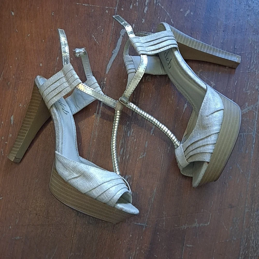 🌻3/$15🌻 Deb heels